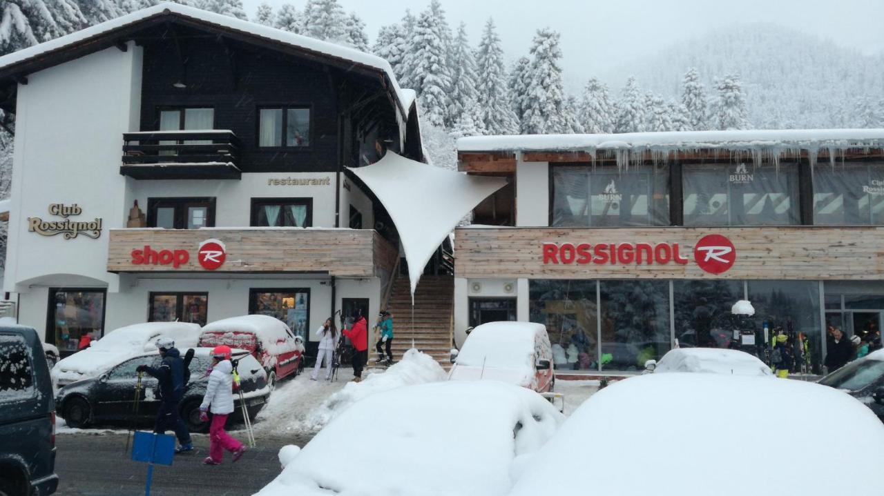 ホテル Club Rossignol ポイアナ・ブラショフ エクステリア 写真