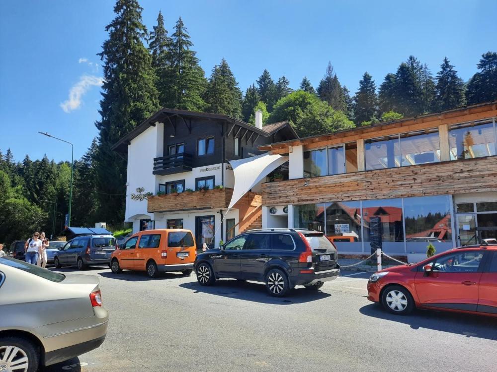 ホテル Club Rossignol ポイアナ・ブラショフ エクステリア 写真