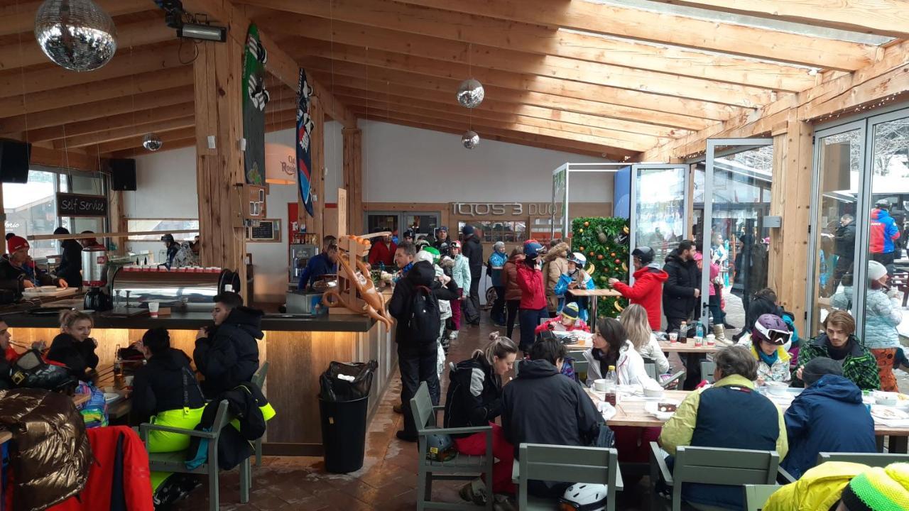 ホテル Club Rossignol ポイアナ・ブラショフ エクステリア 写真