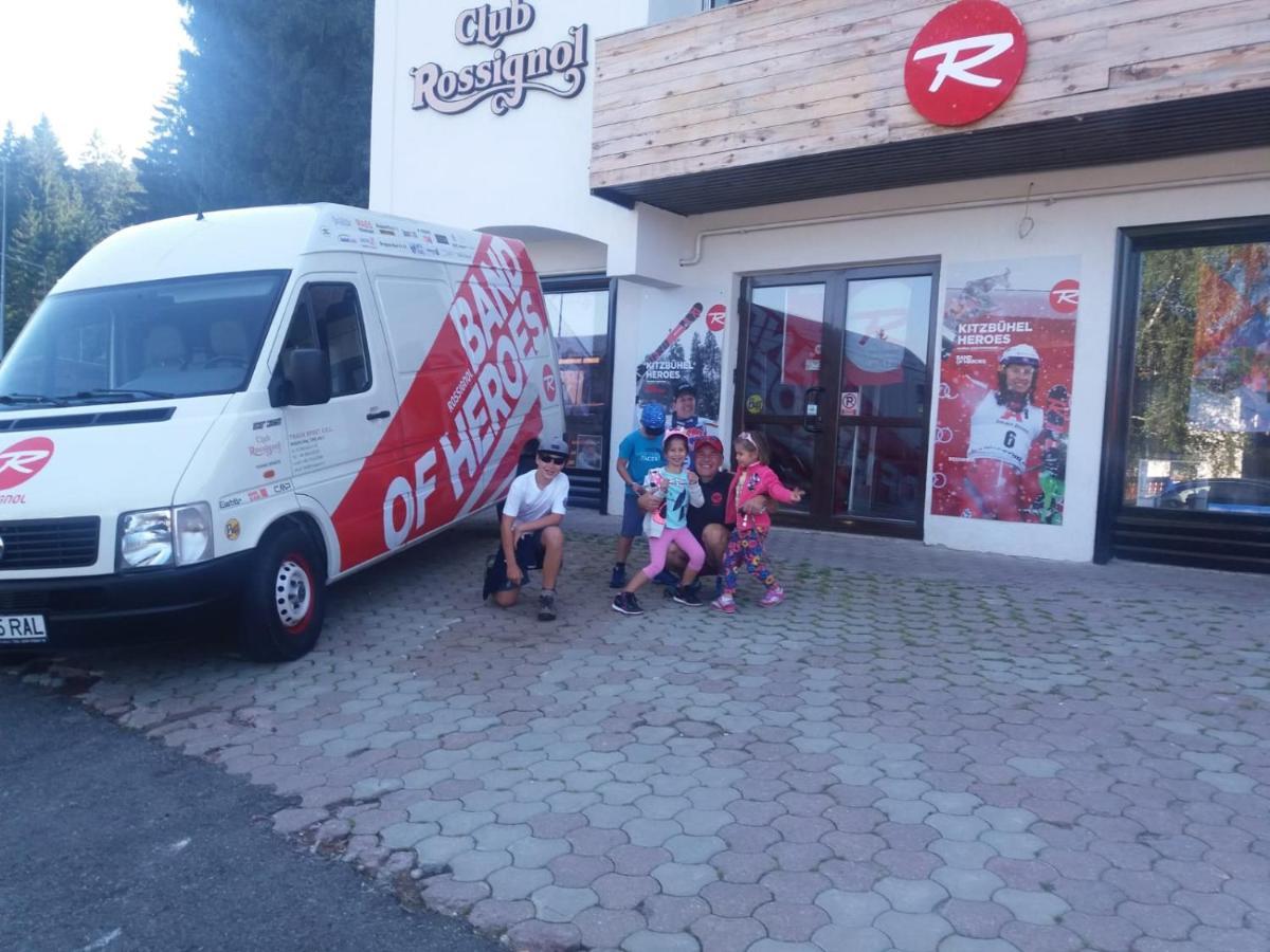 ホテル Club Rossignol ポイアナ・ブラショフ エクステリア 写真