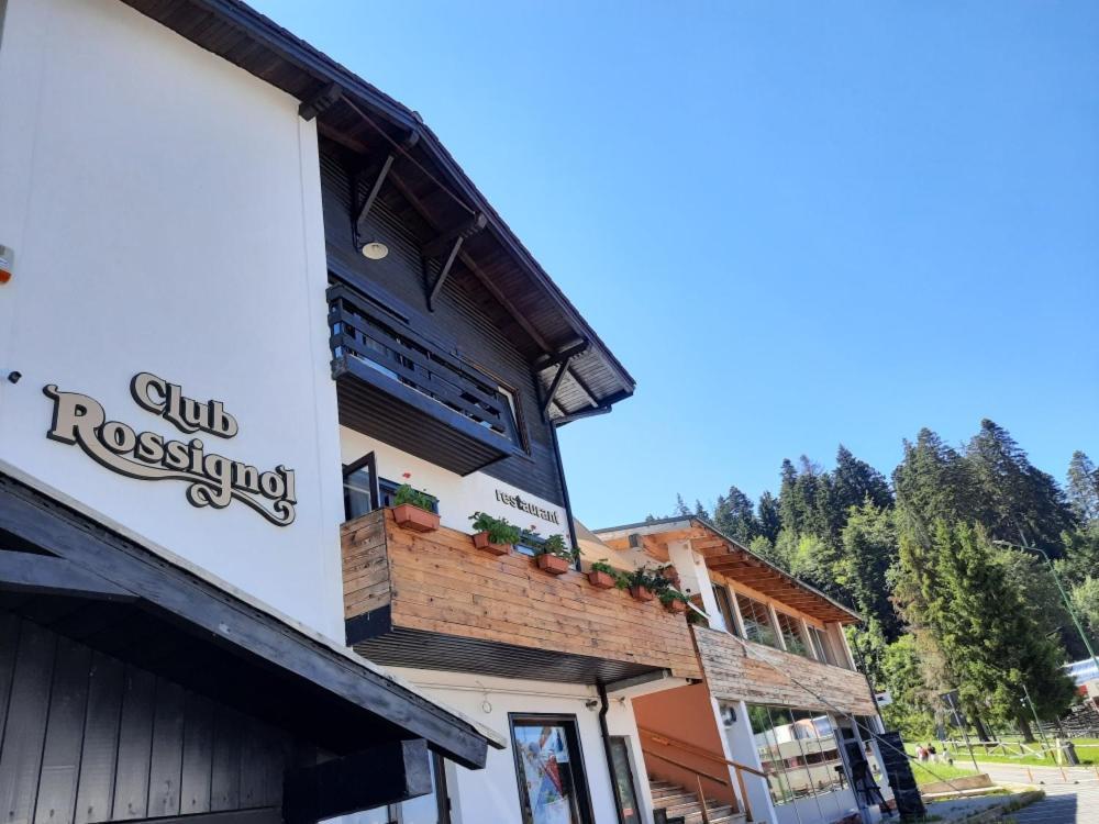 ホテル Club Rossignol ポイアナ・ブラショフ エクステリア 写真
