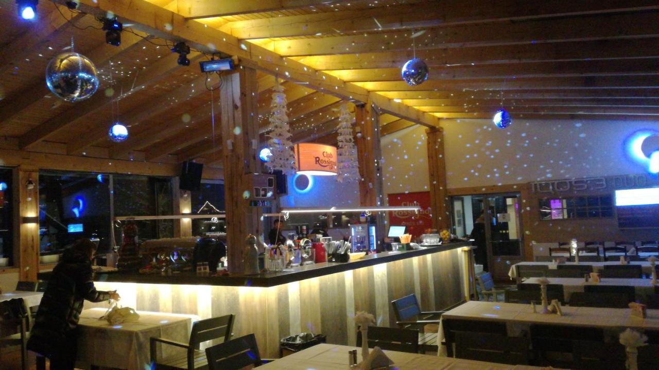 ホテル Club Rossignol ポイアナ・ブラショフ エクステリア 写真